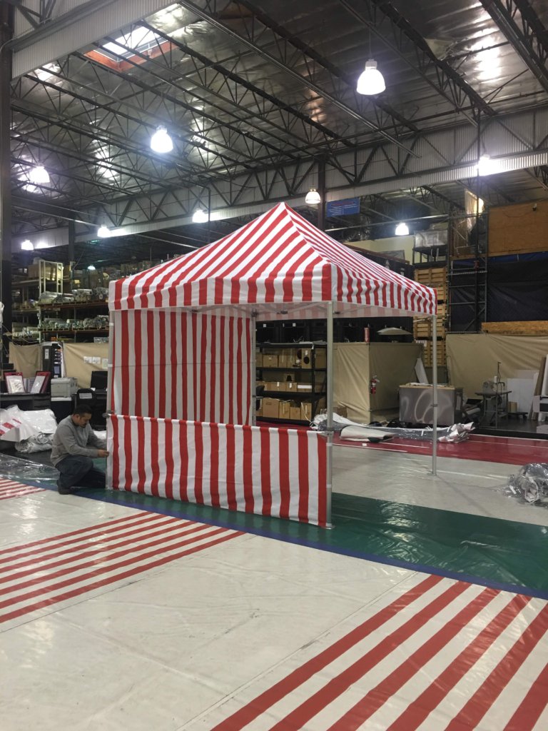 Popup Tent red white with bally rail